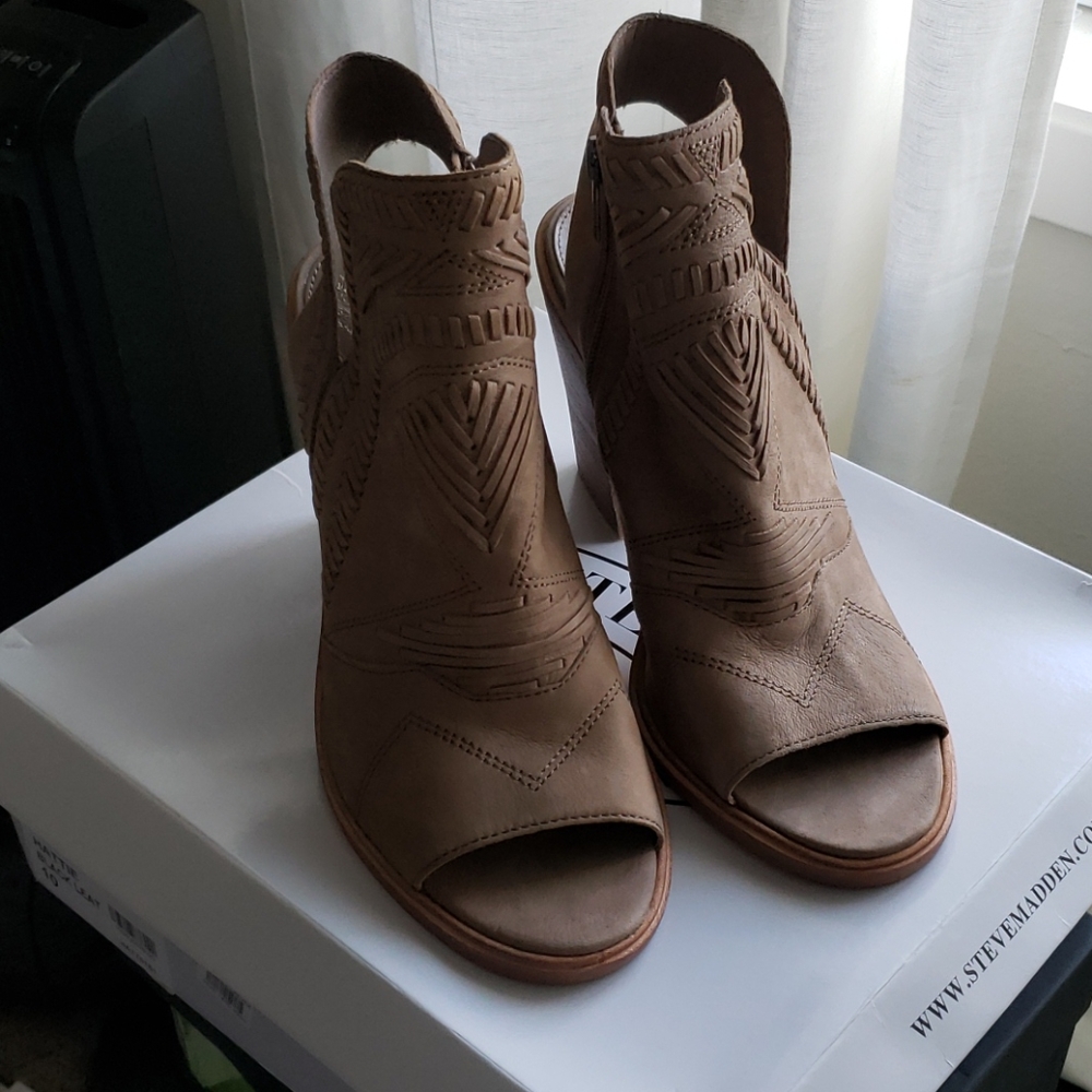 Heels - Picture 4 of 6